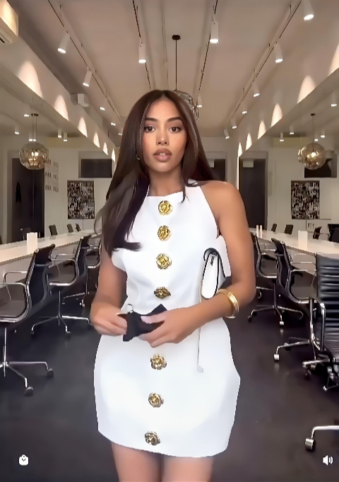 Robe à boutons chic et élégante , Col rond, dos nu , style décolleté,