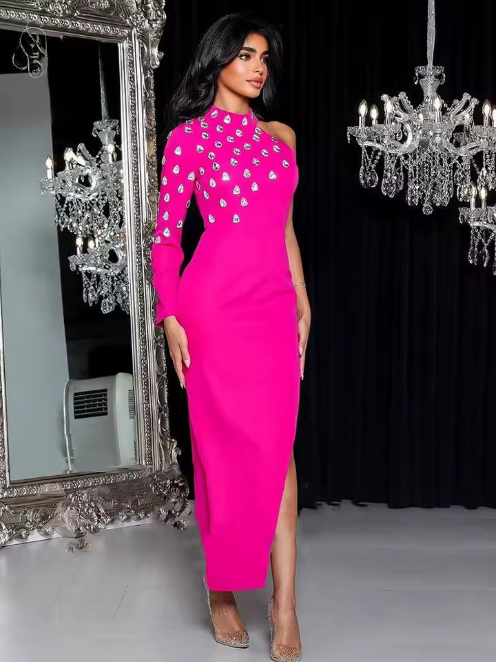 Robe longue à col roulé avec biscuits, diamants, une manche