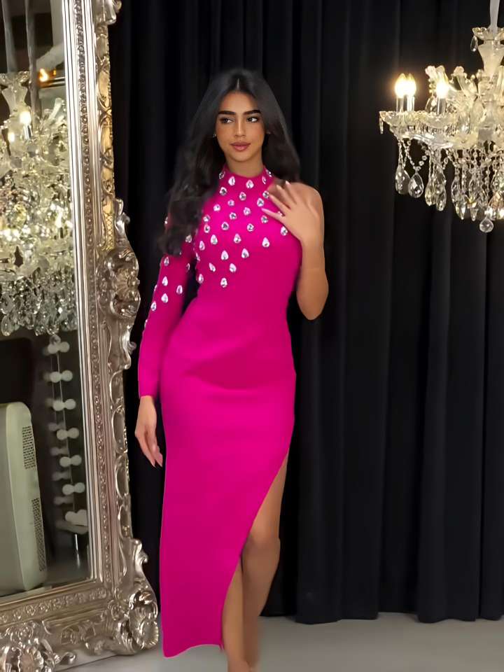 Robe longue à col roulé avec biscuits, diamants, une manche