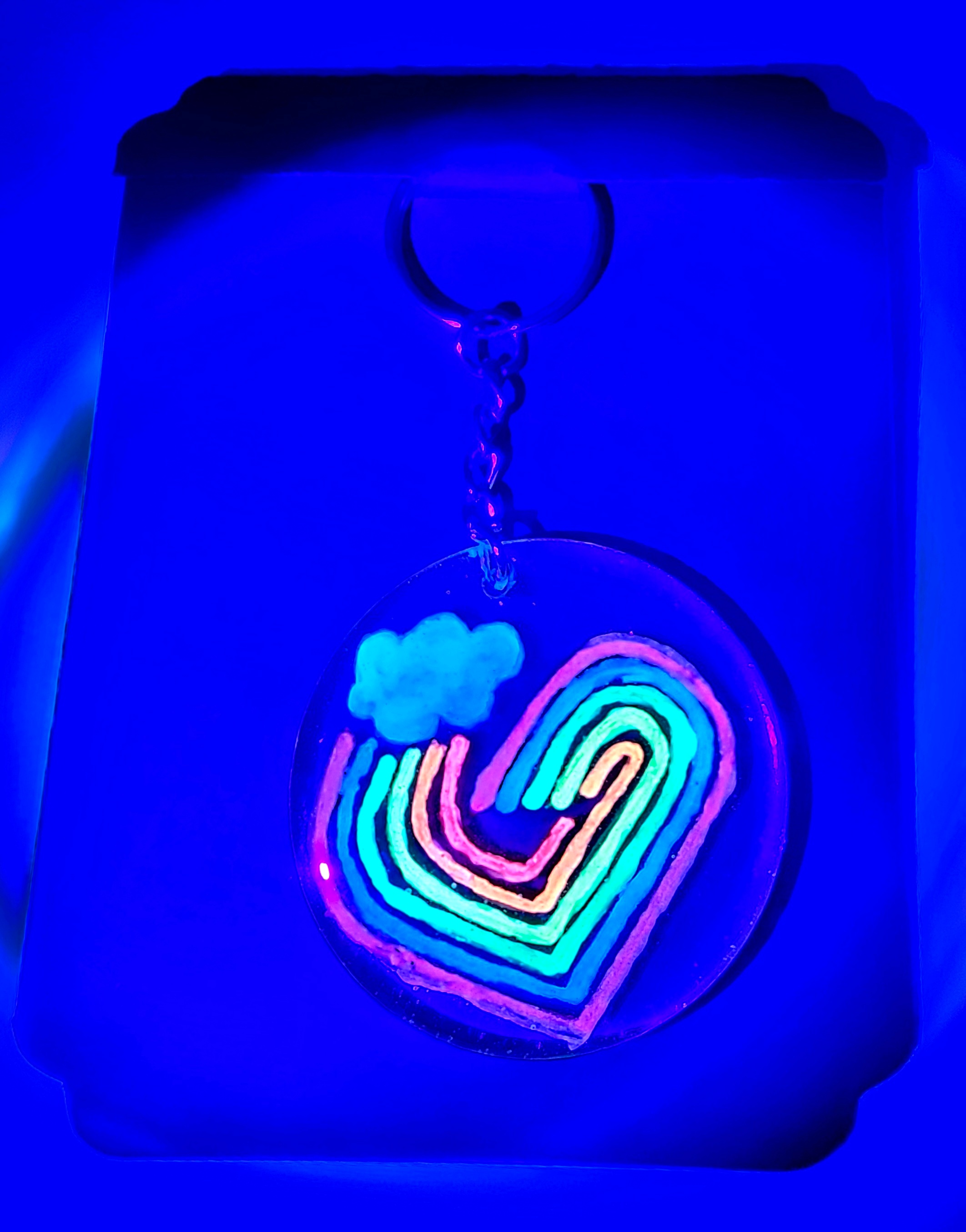 ✨🌈 Rainbow Heart Glow Keychain☁️💖