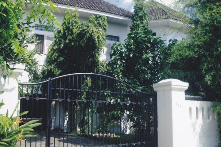 DIJUAL Rumah Plus Kolam Renang