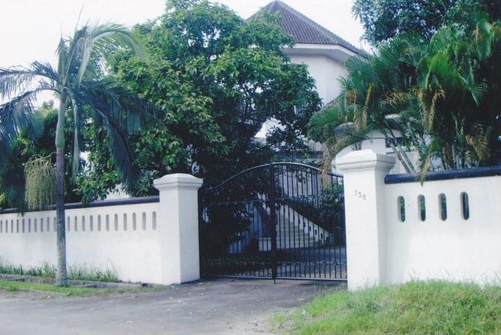 DIJUAL Rumah Plus Kolam Renang