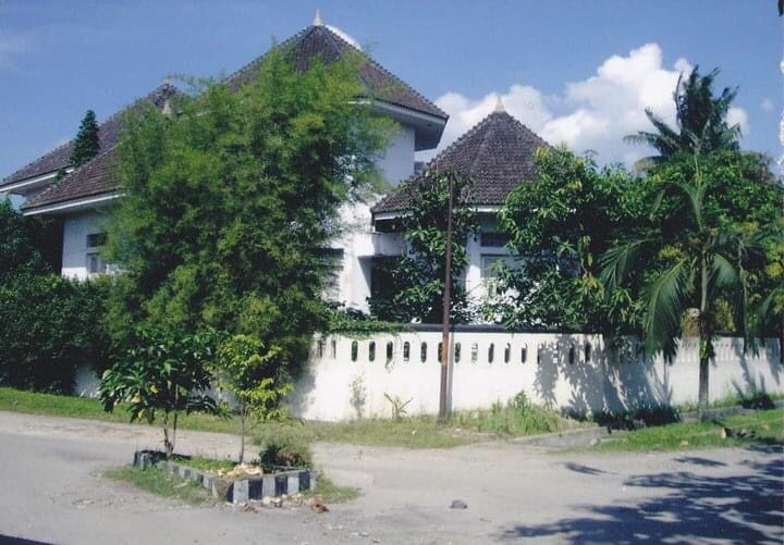 DIJUAL Rumah Plus Kolam Renang
