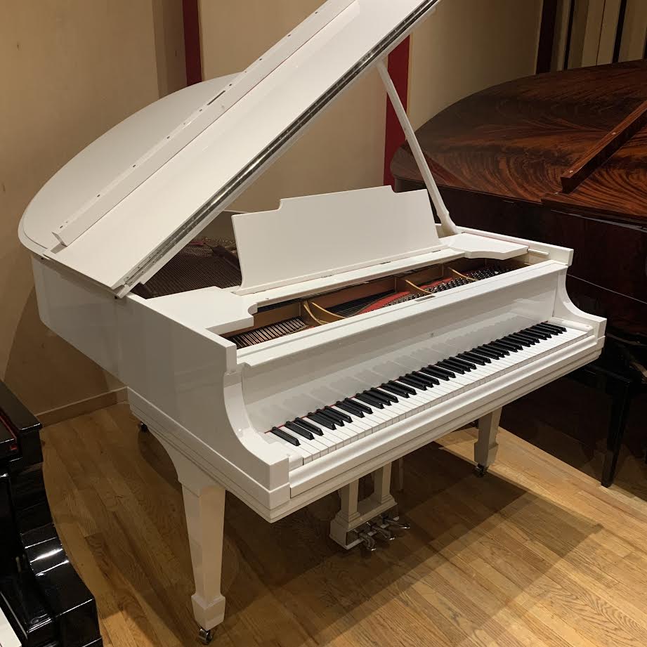 Steinway M in white