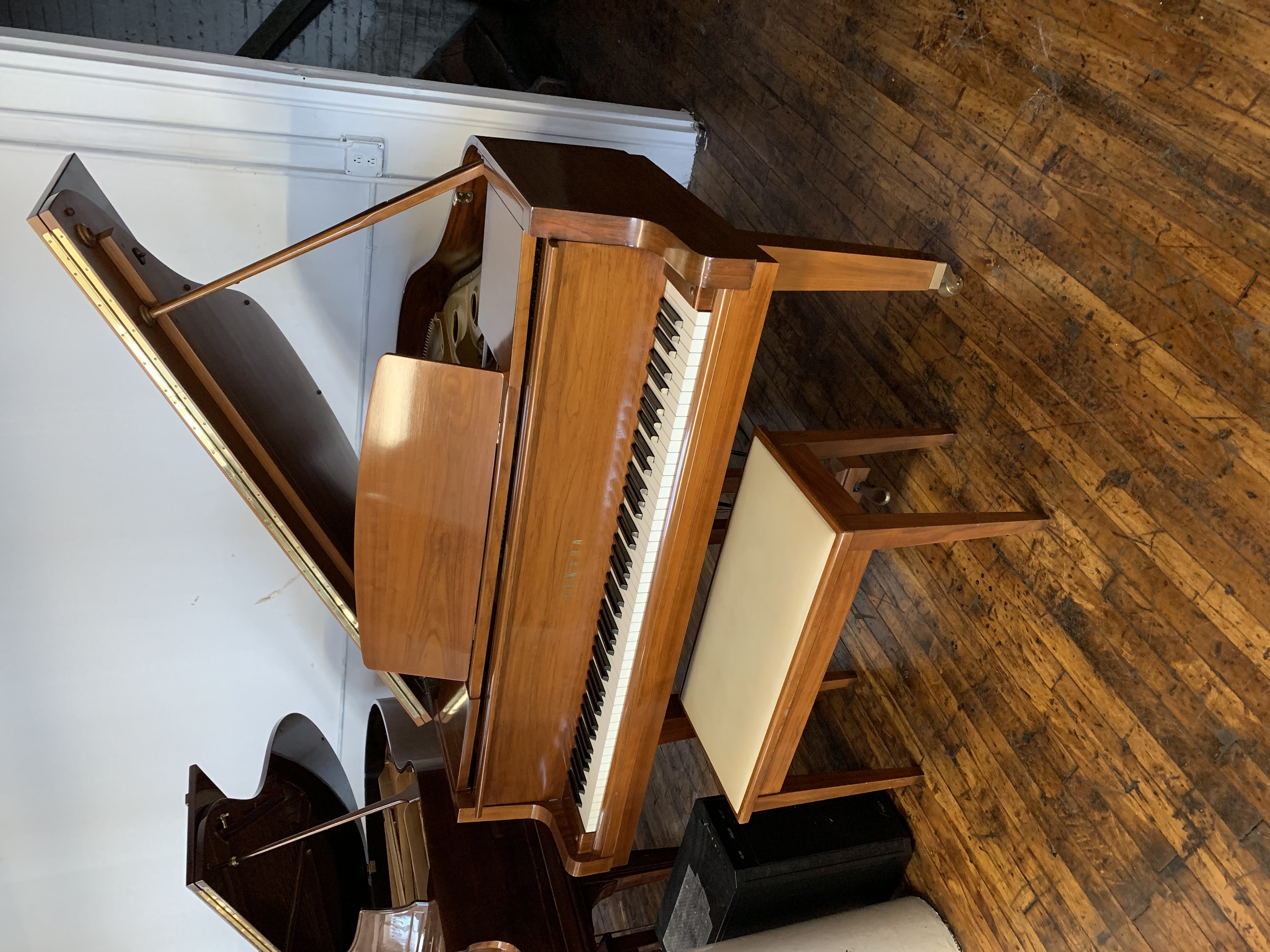 Yamaha G1 Walnut 5'3" Baby Grand