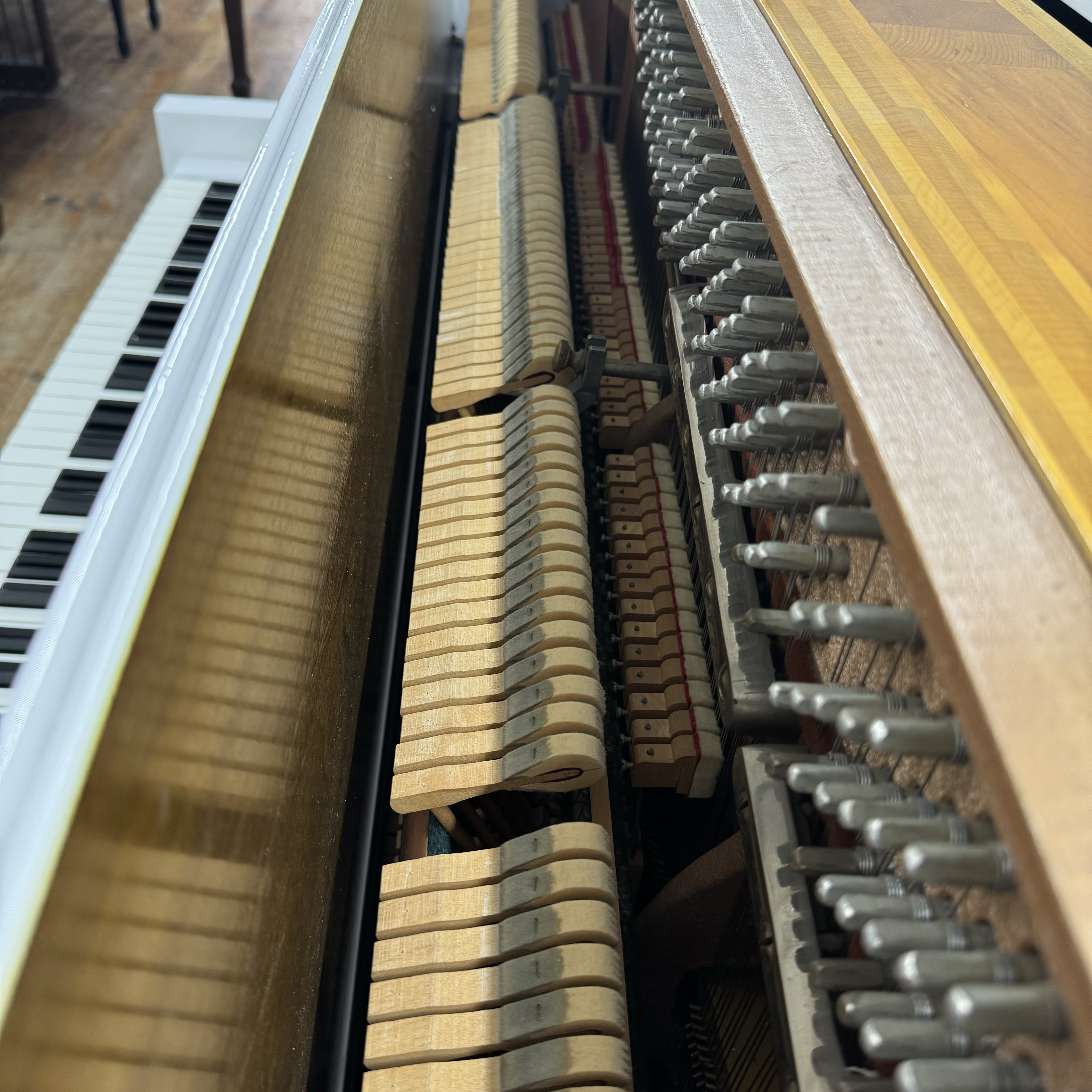 Steinway 1098 White upright Ra