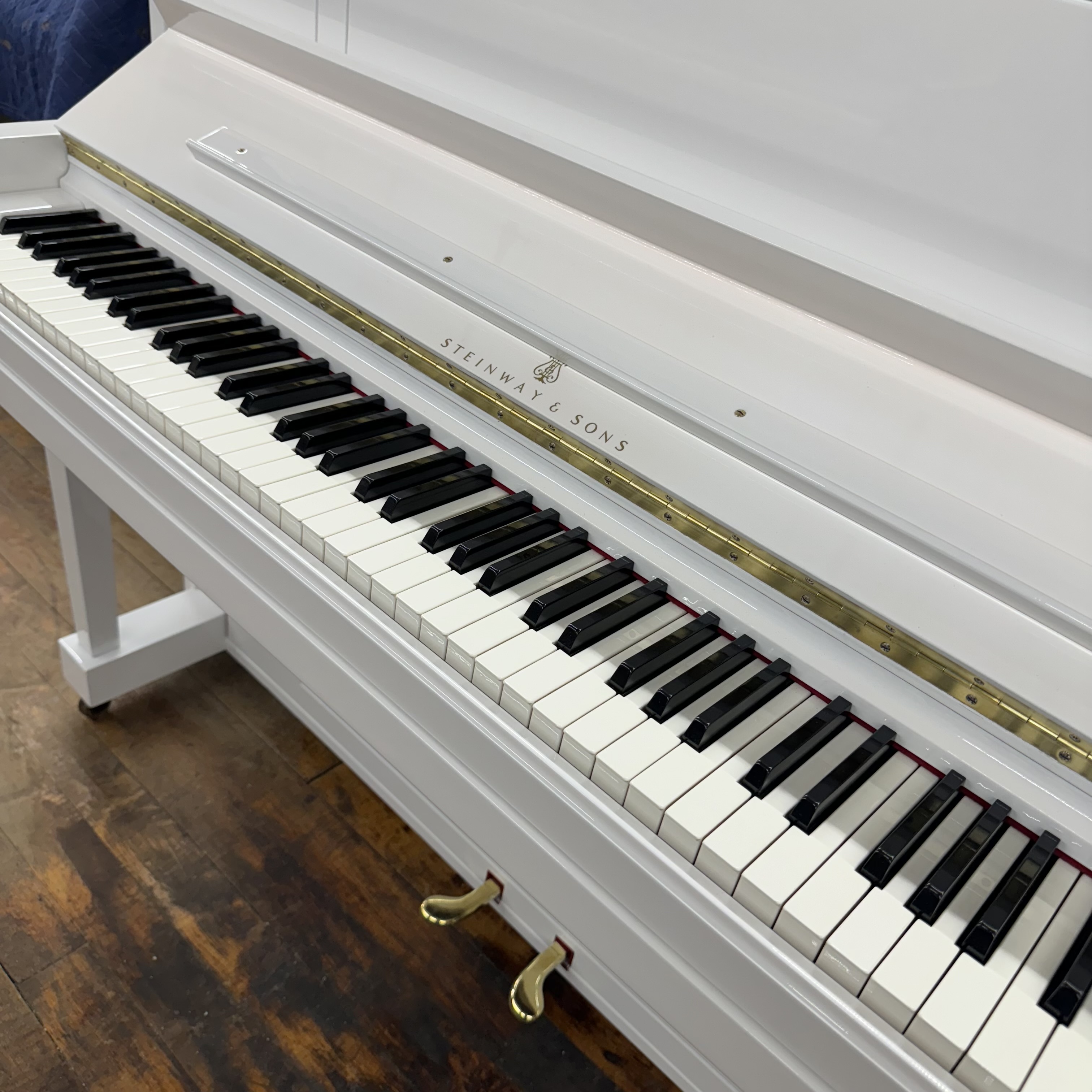 Steinway 1098 White upright Ra