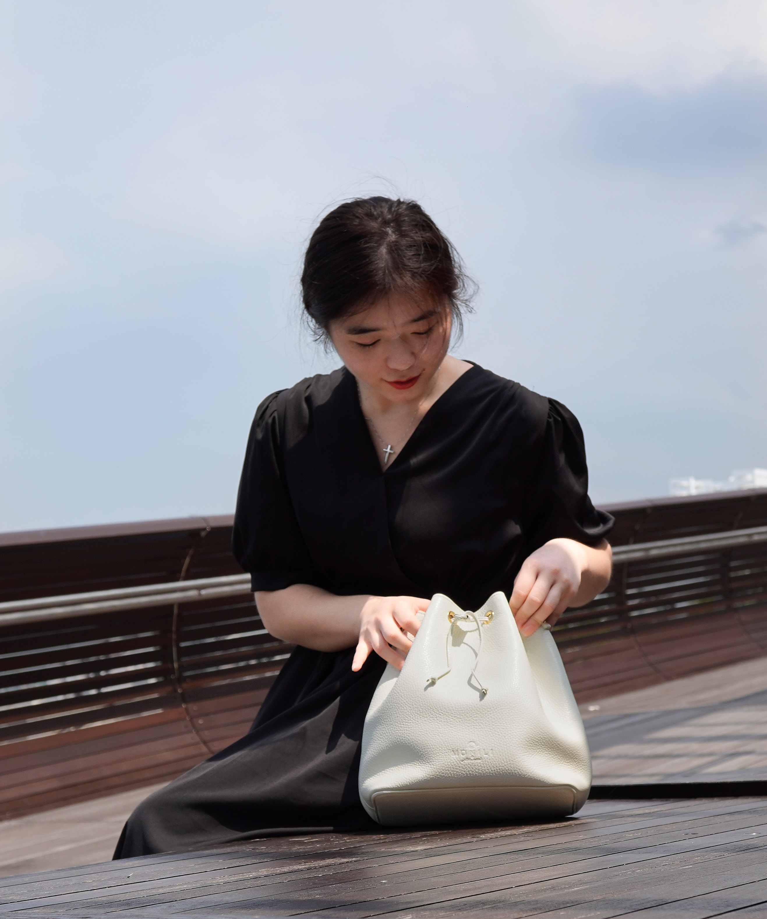 Ivory bucket bag in soft calfskin | Monili by Micucci | made in Italy