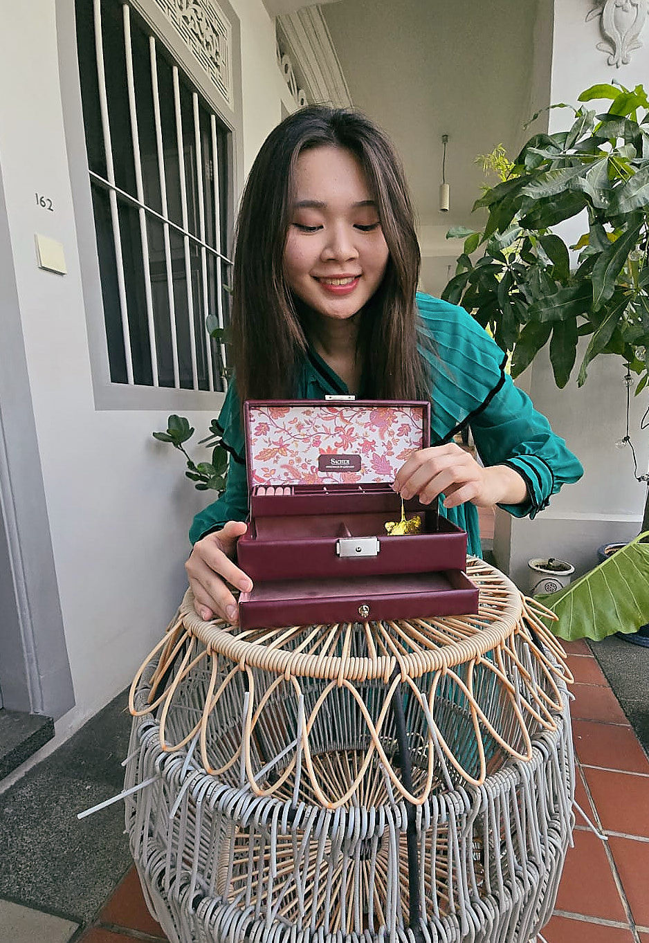 Jewellery organizer in red PU leather with lock by Sacher | handmade in Germany