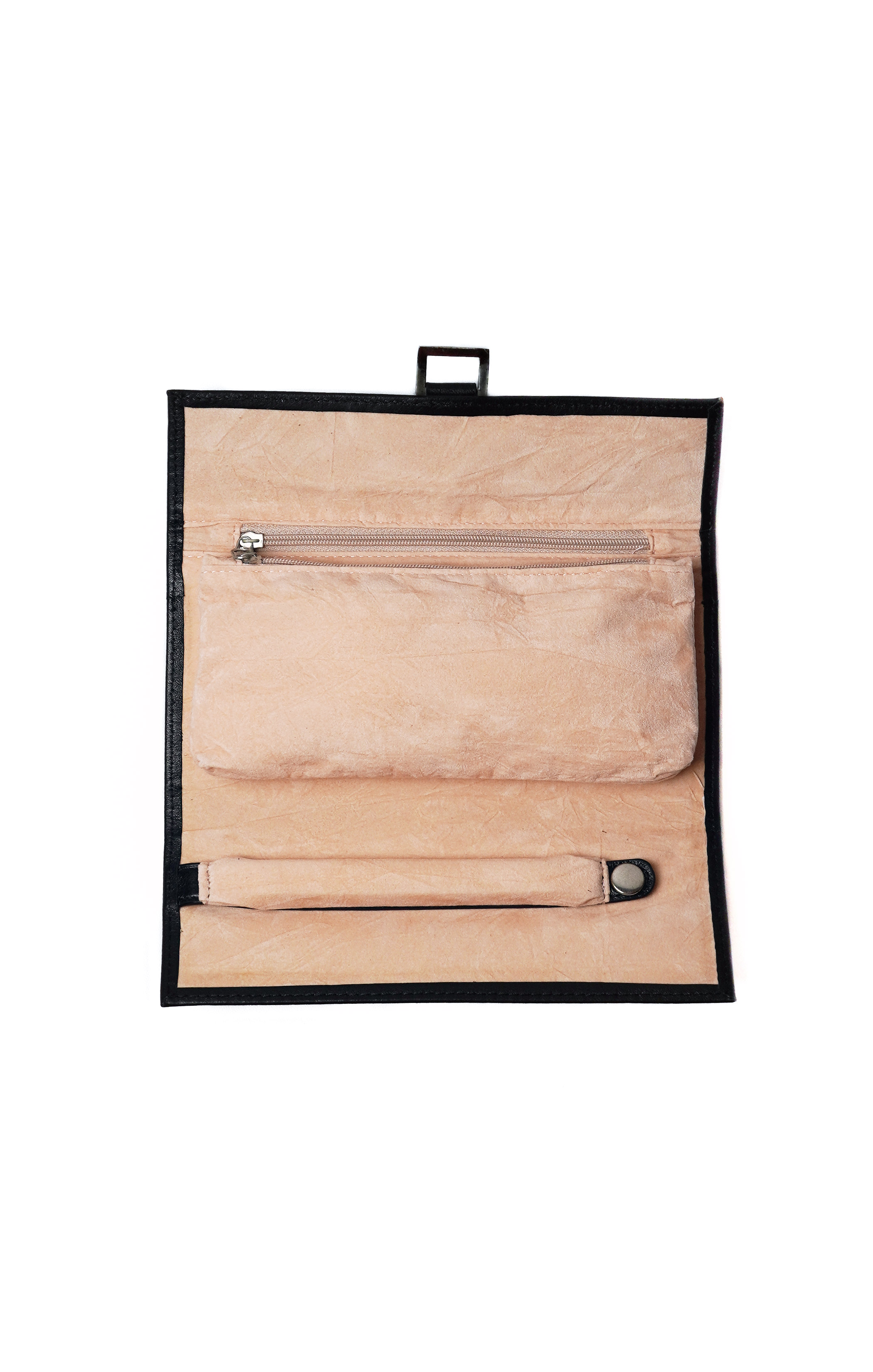 Jewellery roll in black leather with magnetic closure by Sacher | handmade in Germany