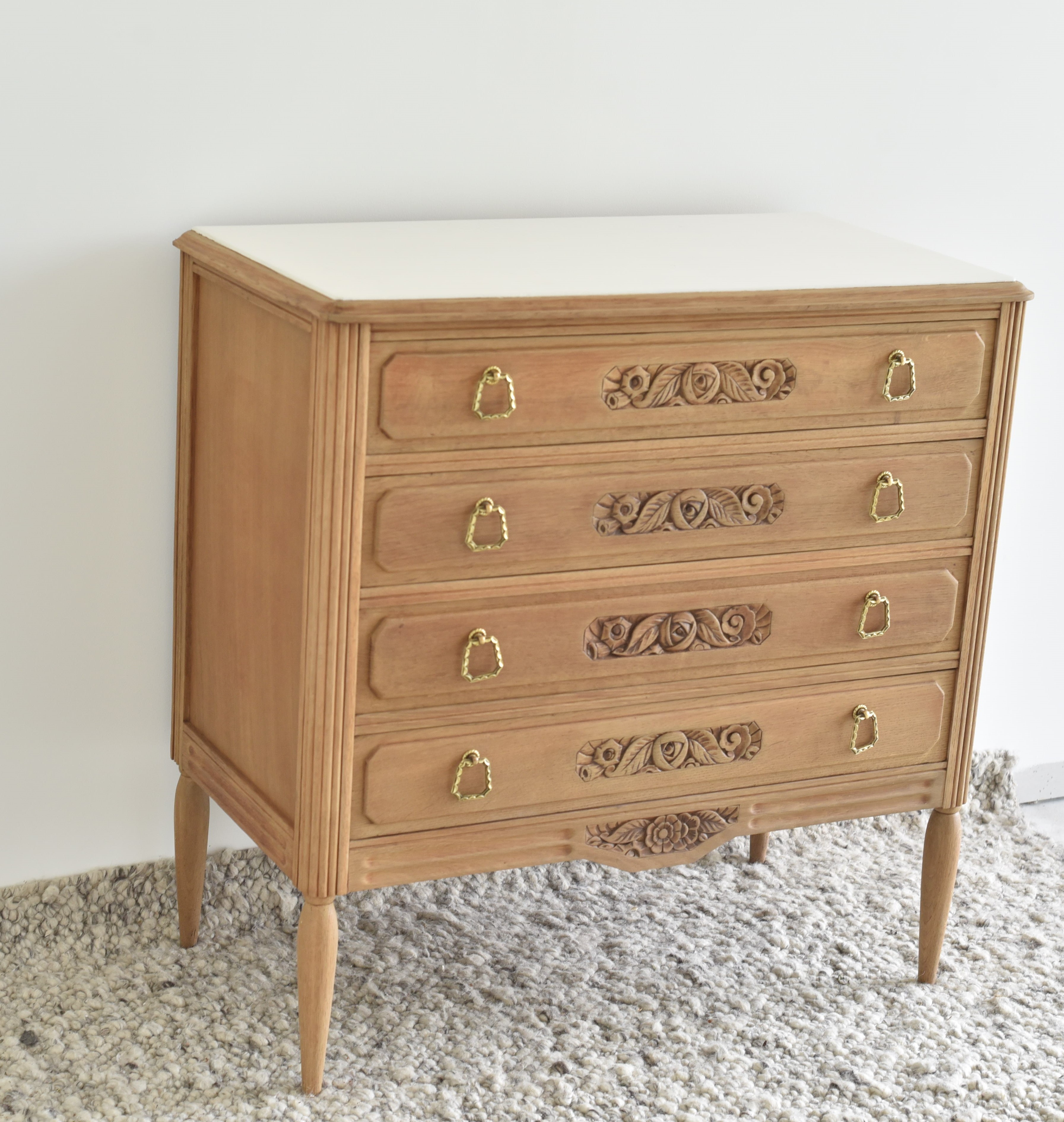 Commode Art Déco pieds fuseaux Sold Out