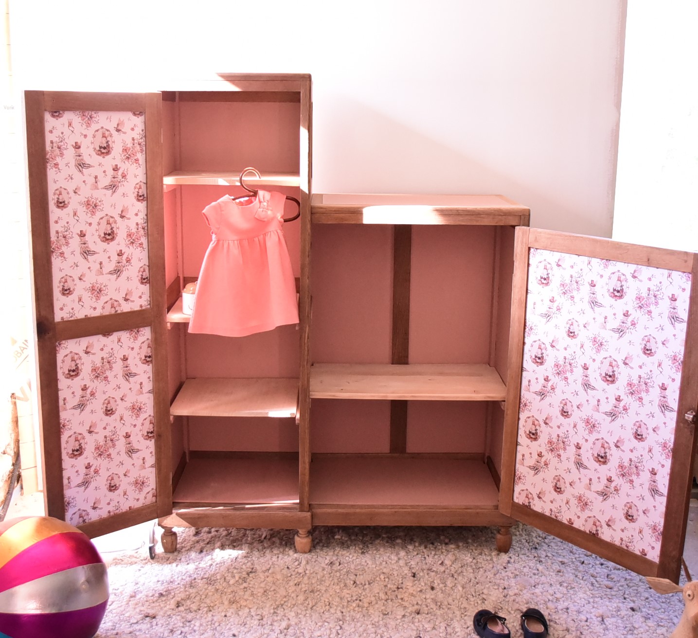 Armoire asymétrique 