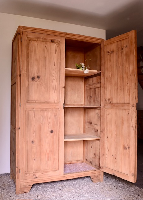 Armoire campagnarde