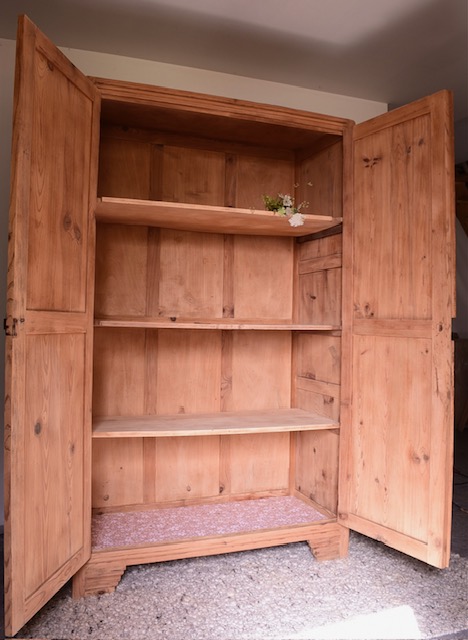 Armoire campagnarde 