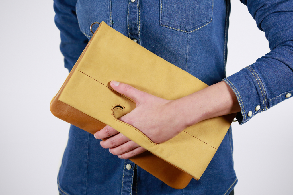 PATCH CLUTCH - WaxCamel/Nubuck