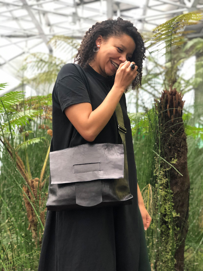 MESSENGER - VegetalBlack