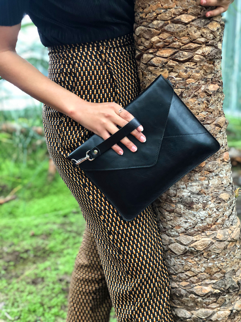 ENVELOPE - Vegetal Black