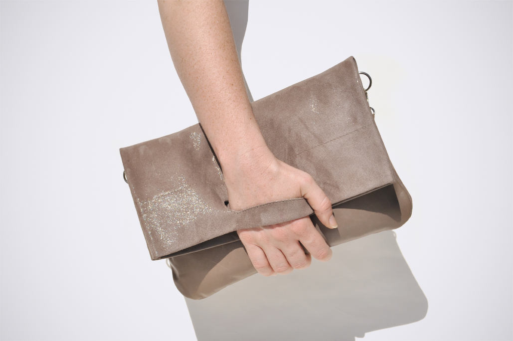 PATCH CLUTCH - Taupe