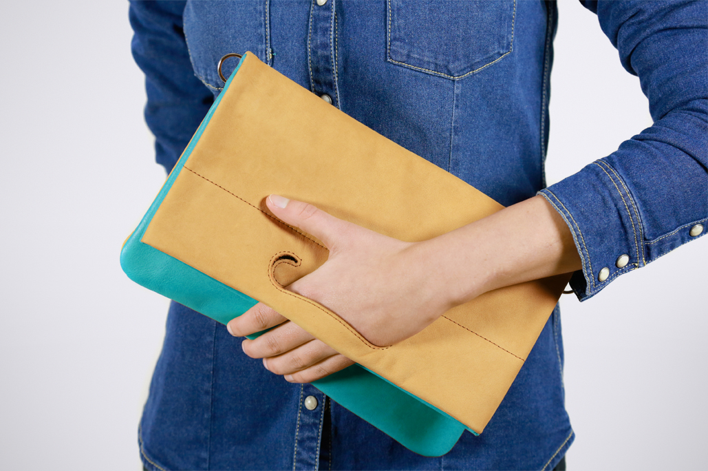 PATCH CLUTCH - WaxAqua / NubuckCamel