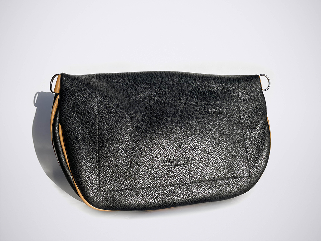 BANANA - Black / WaxCamel