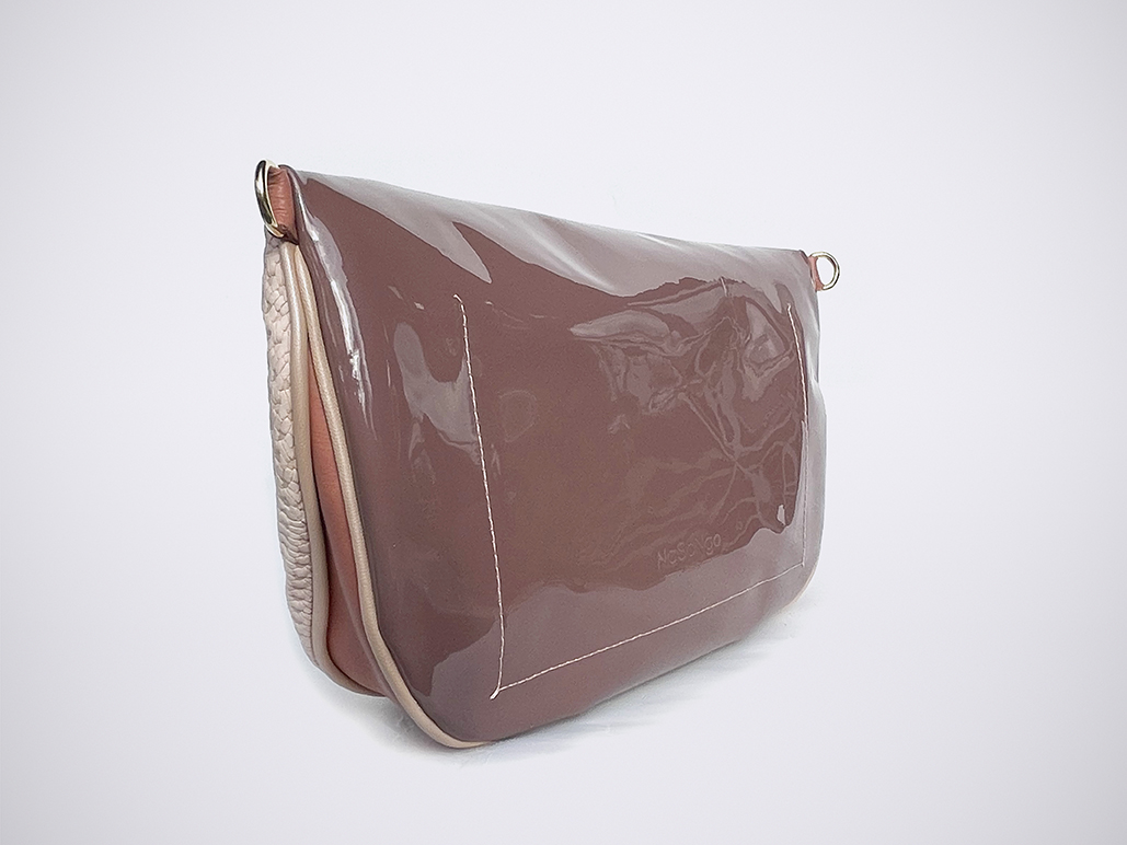 BANANA - GlossyTaupe / Embossed