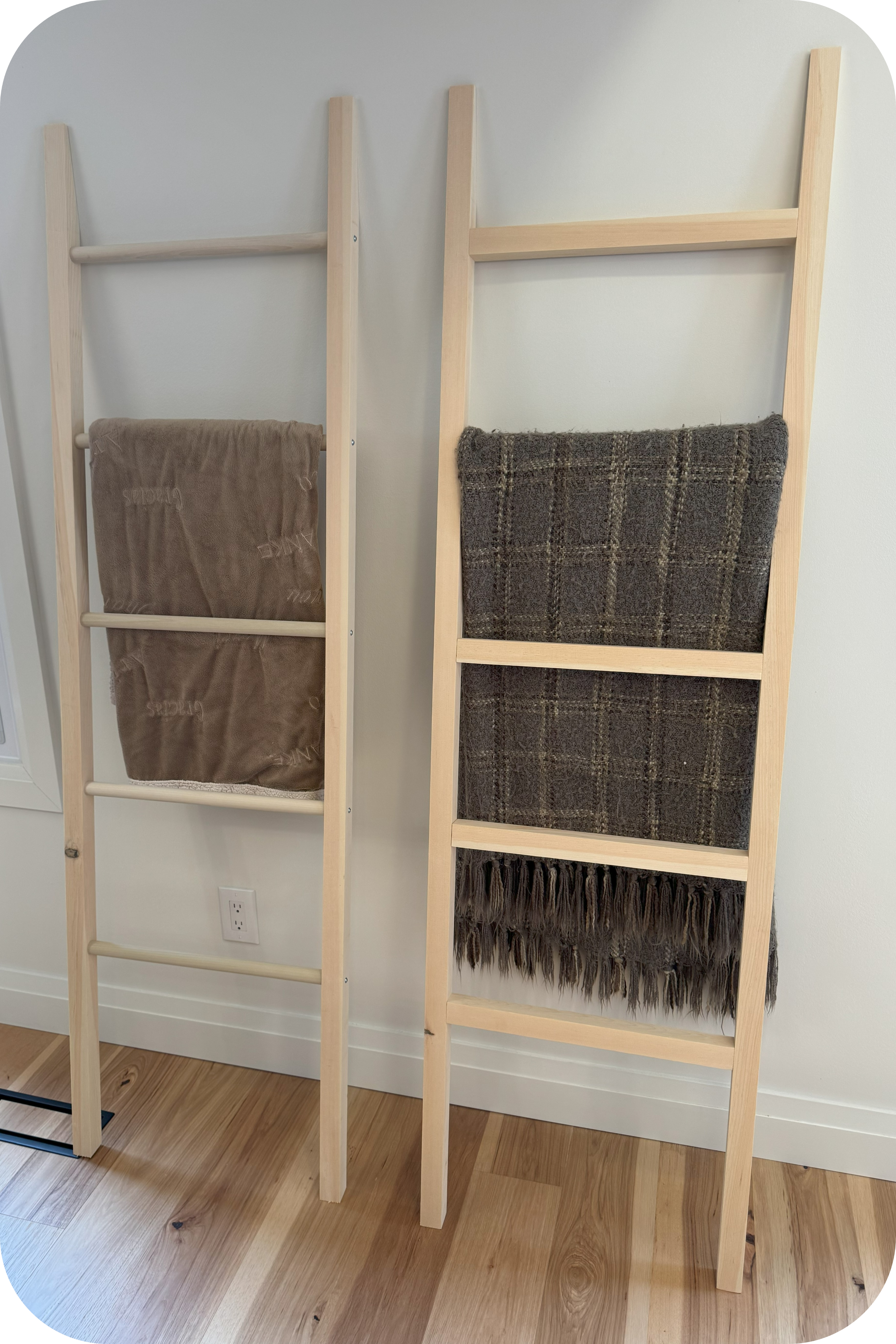 Leaning wood blanket ladder