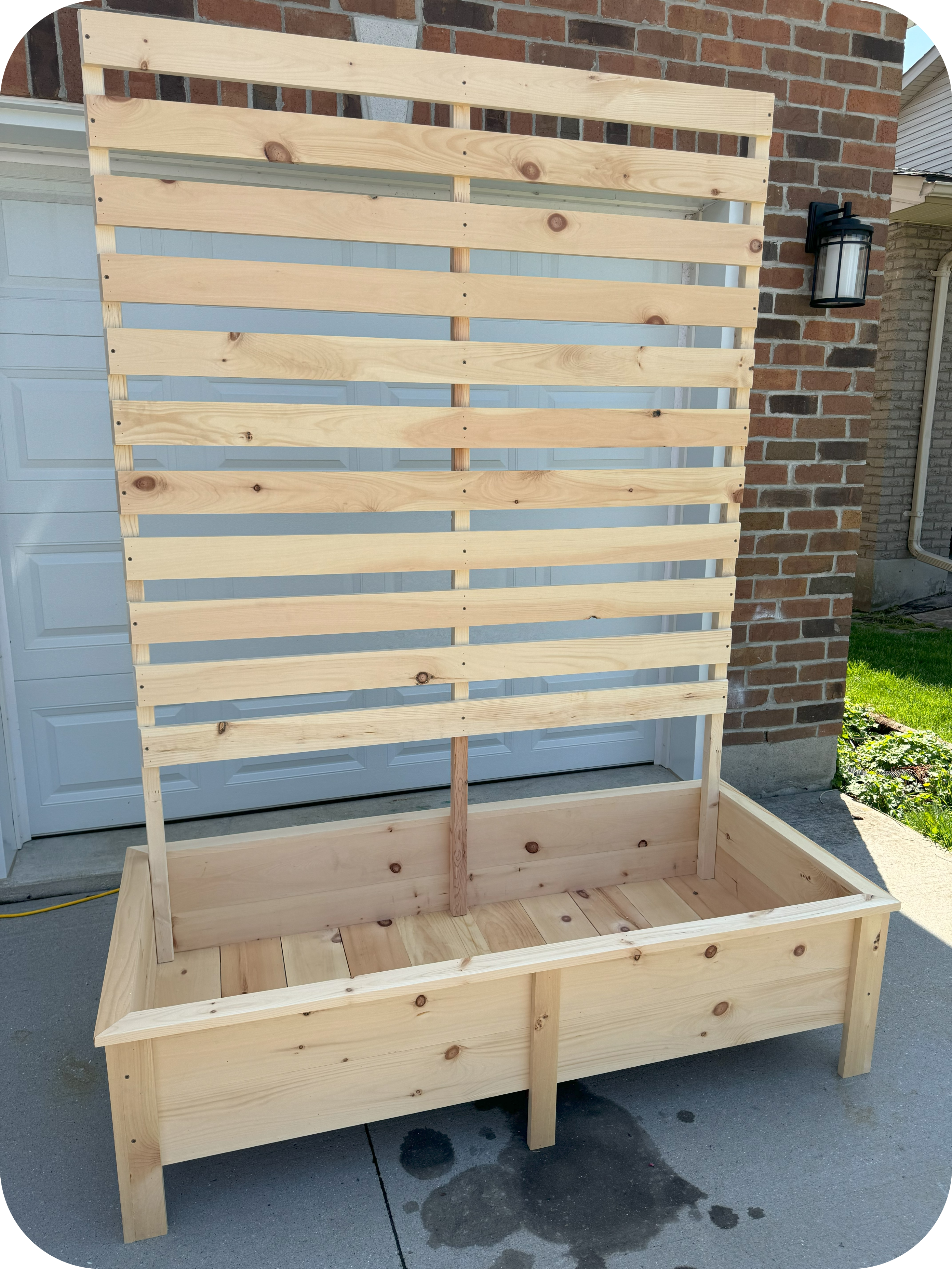 Raised garden bed wood planter with trellis
