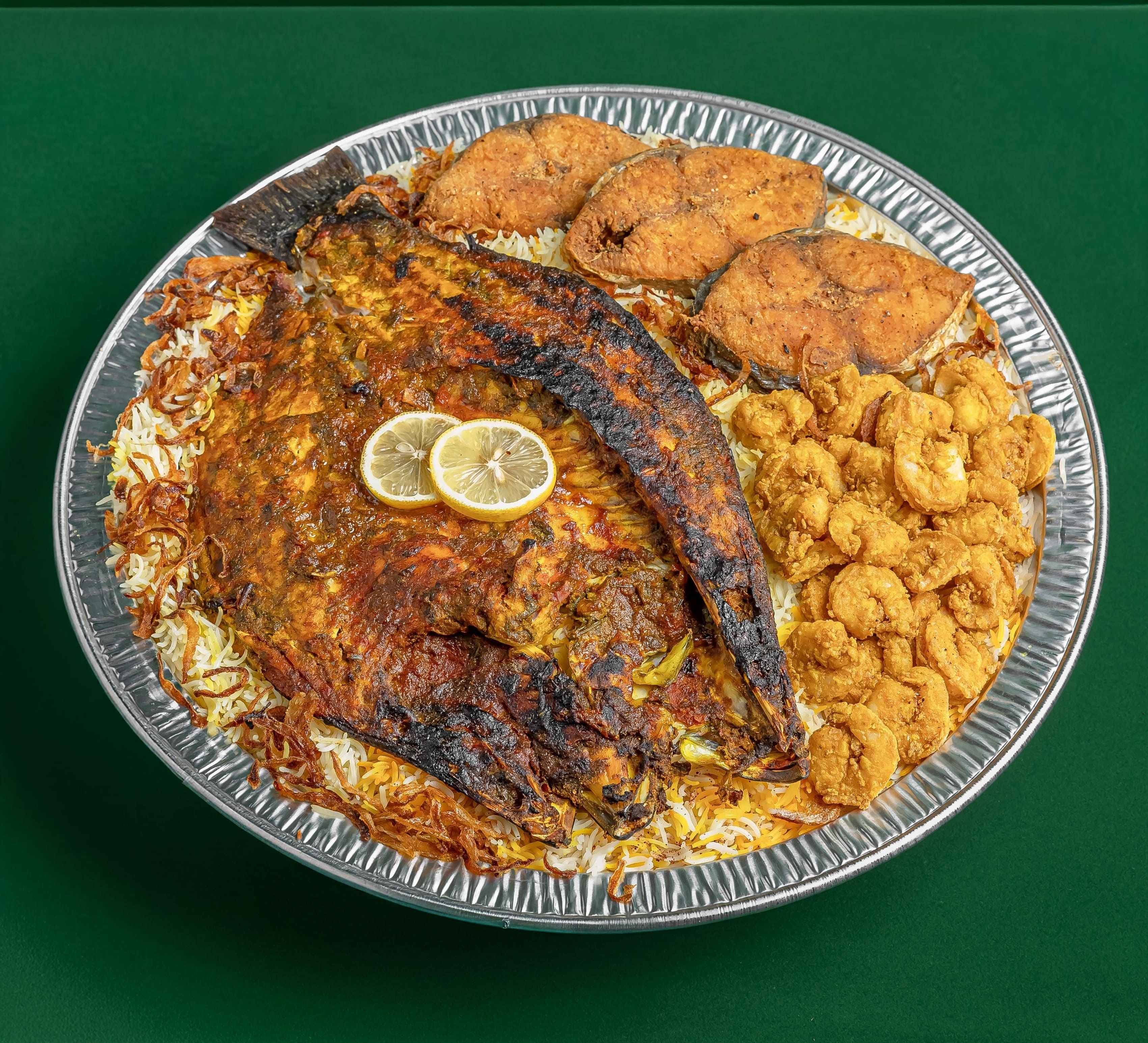 عرض اليوم الوطني 95 صينية بحري