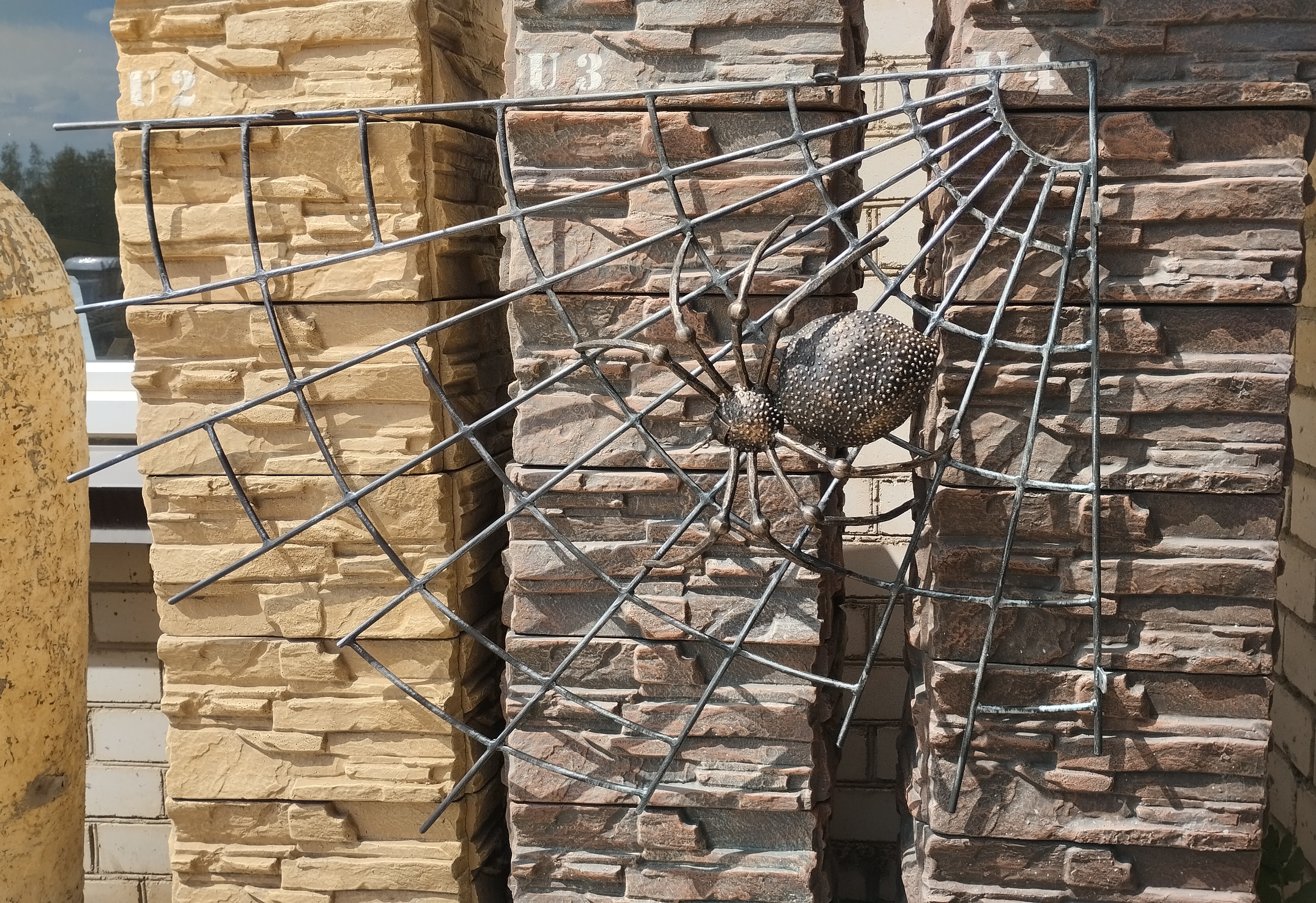 Kalviškas voras su voratinkliu