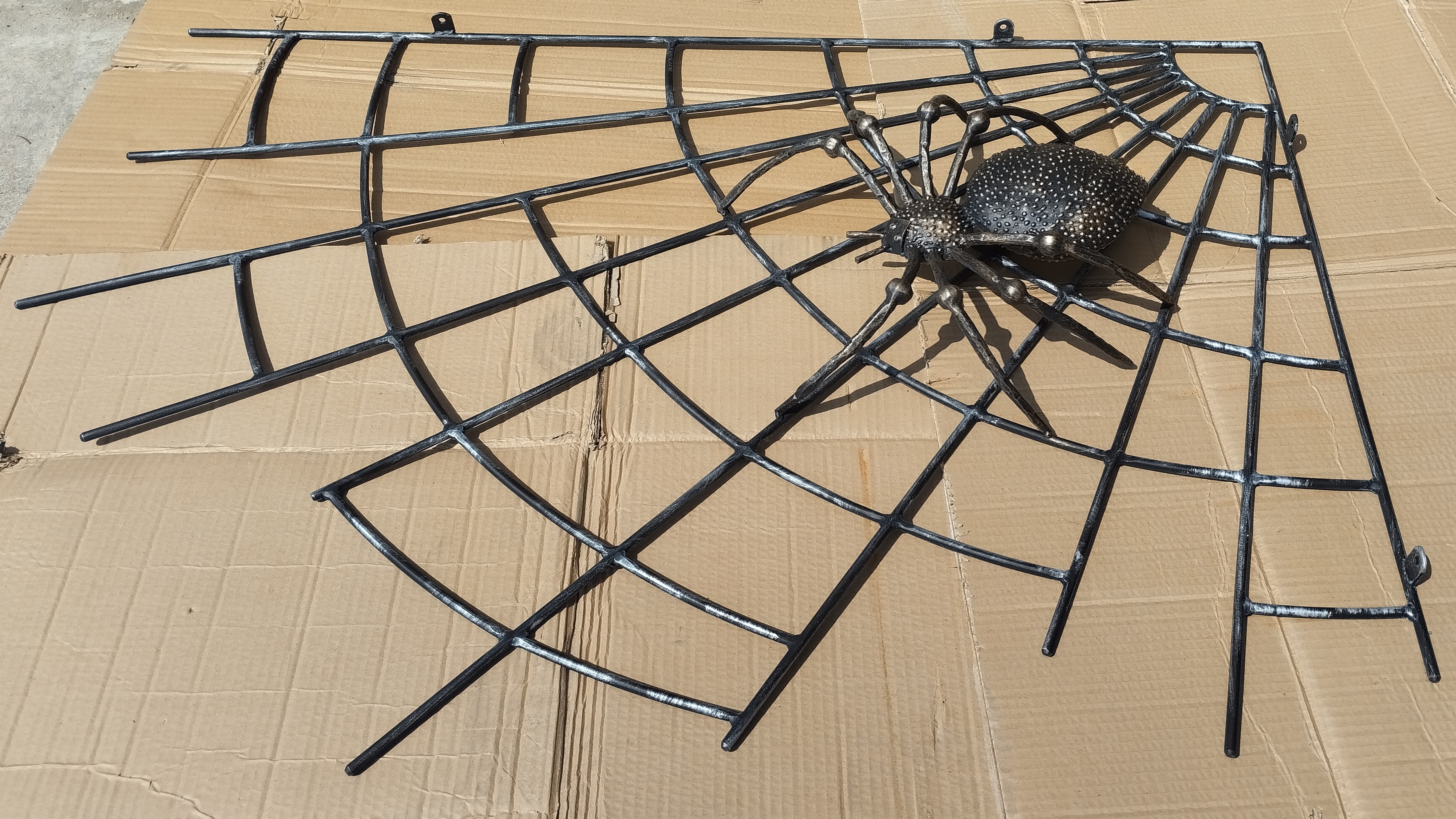 Kalviškas voras su voratinkliu