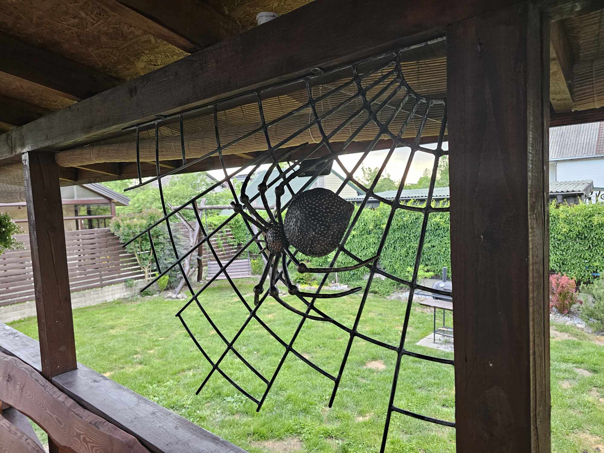 Kalviškas voras su voratinkliu