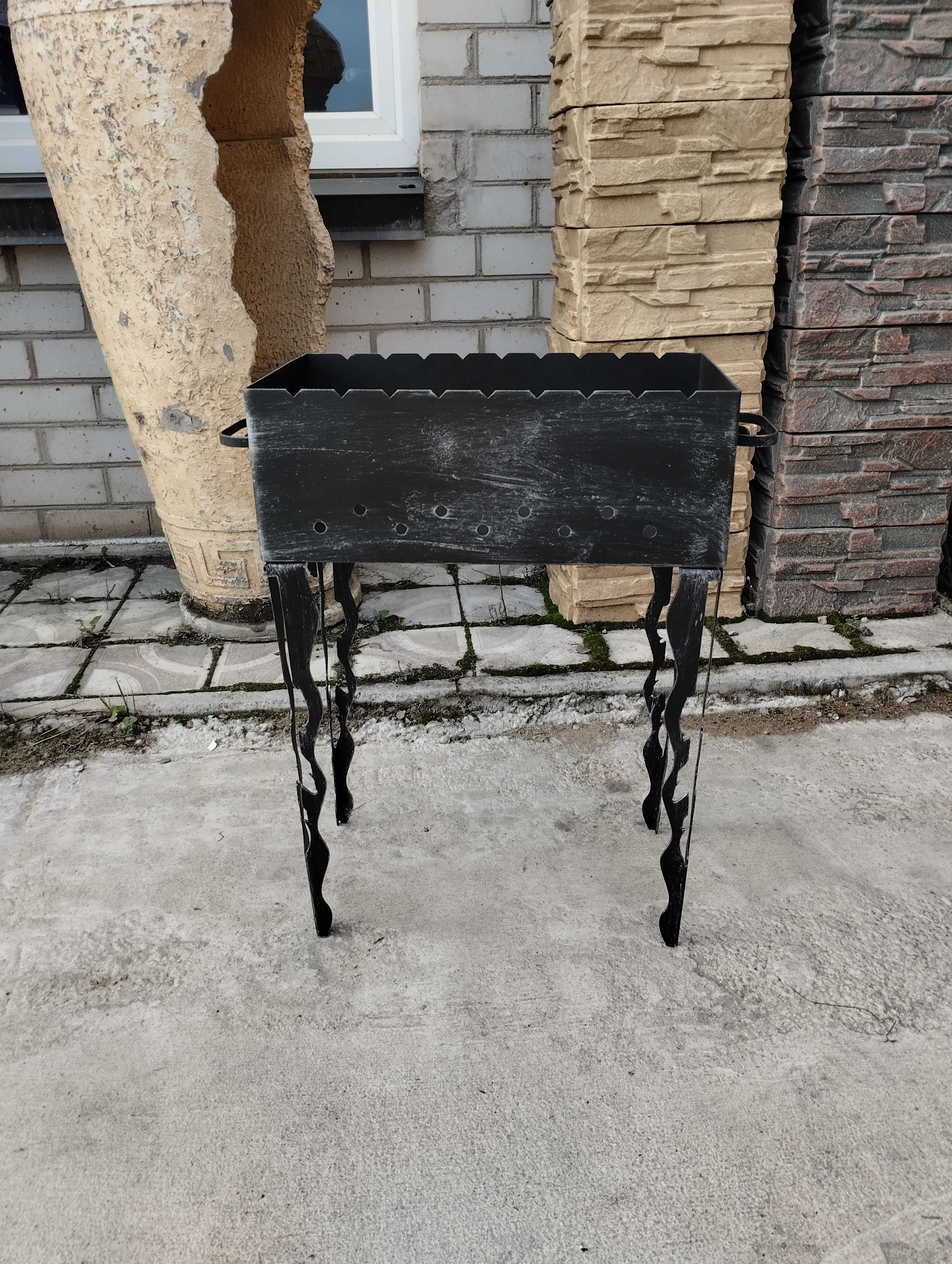 Šašlykinė su nuimamomis kojomis