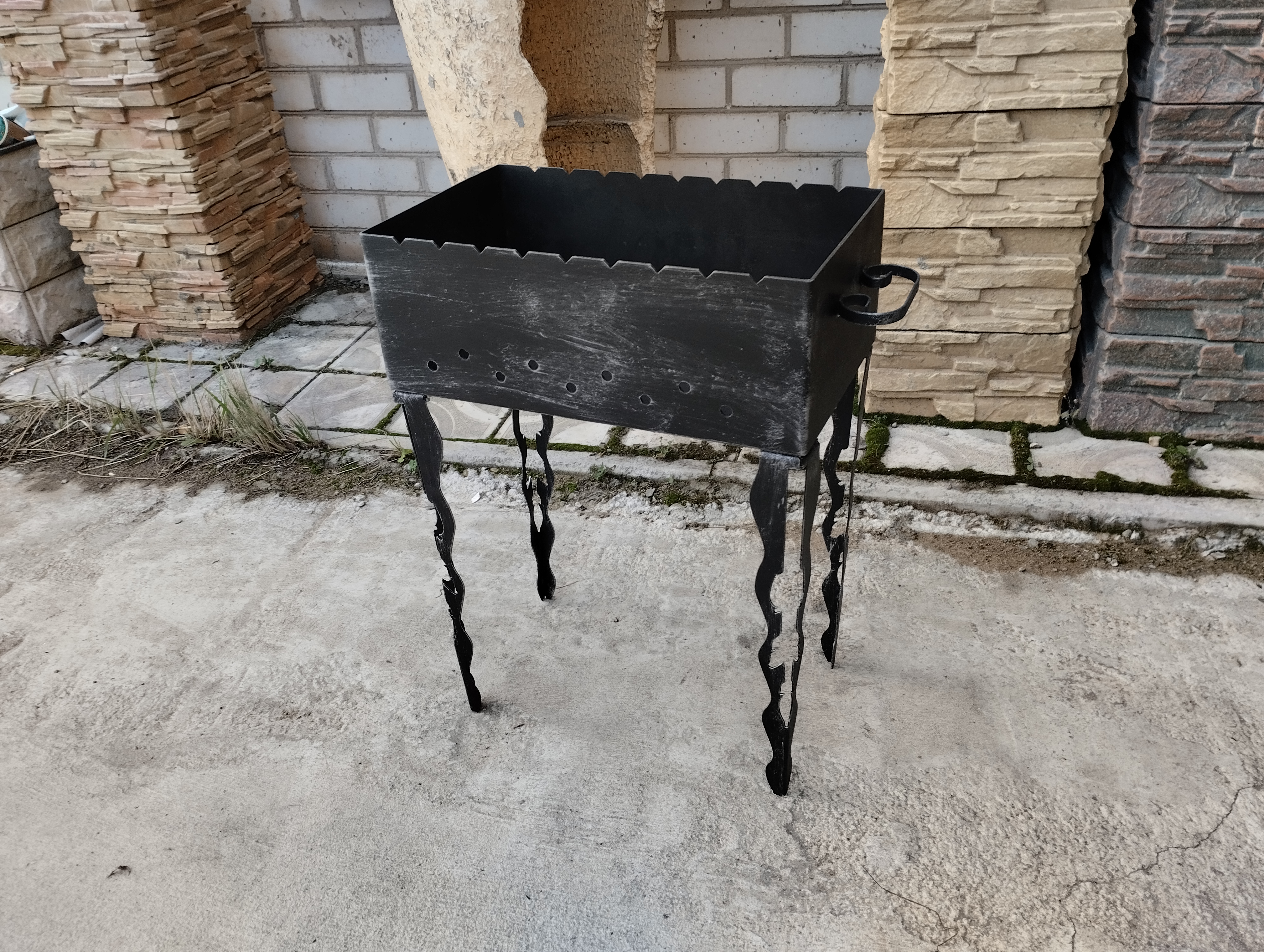 Šašlykinė su nuimamomis kojomis