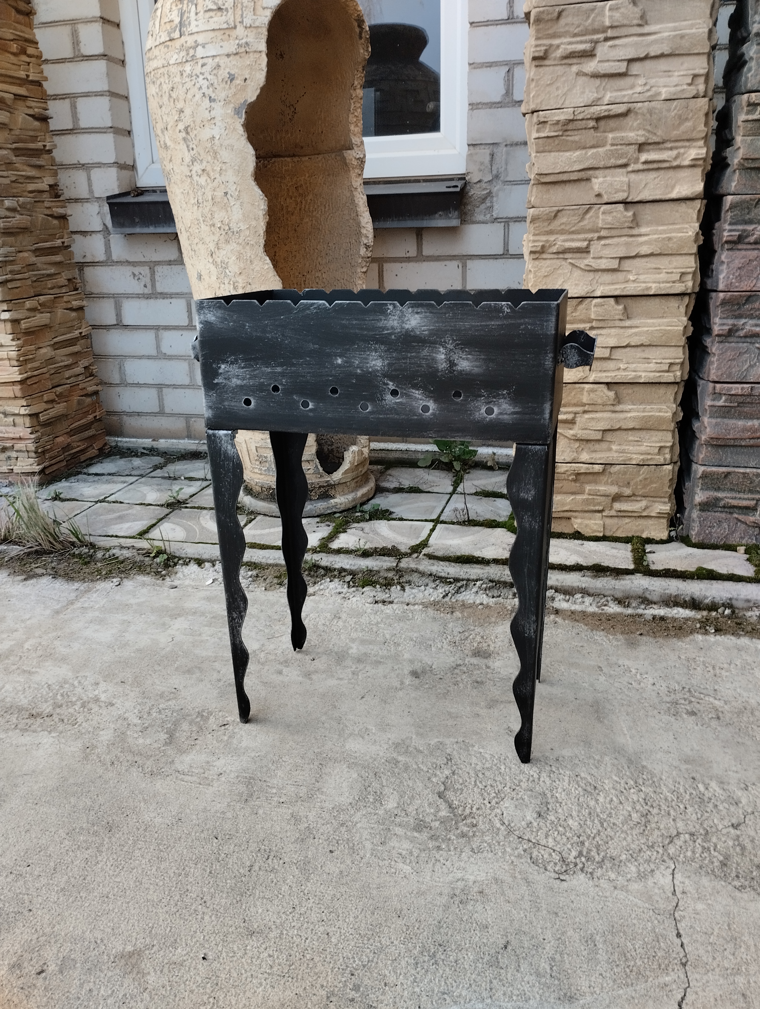 Šašlykinė su nuimamomis kojomis