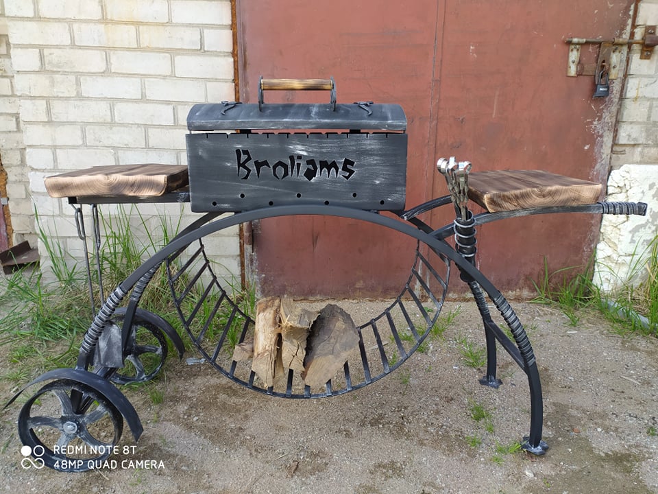 Šašlykinė su ratais "Broliams"