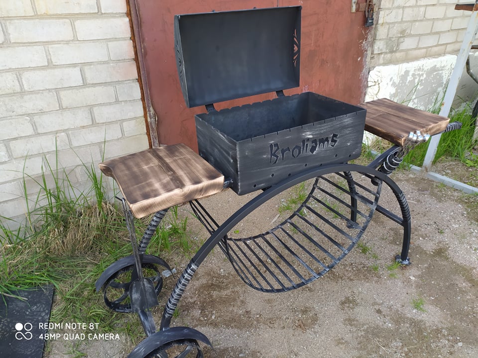 Šašlykinė su ratais "Broliams"