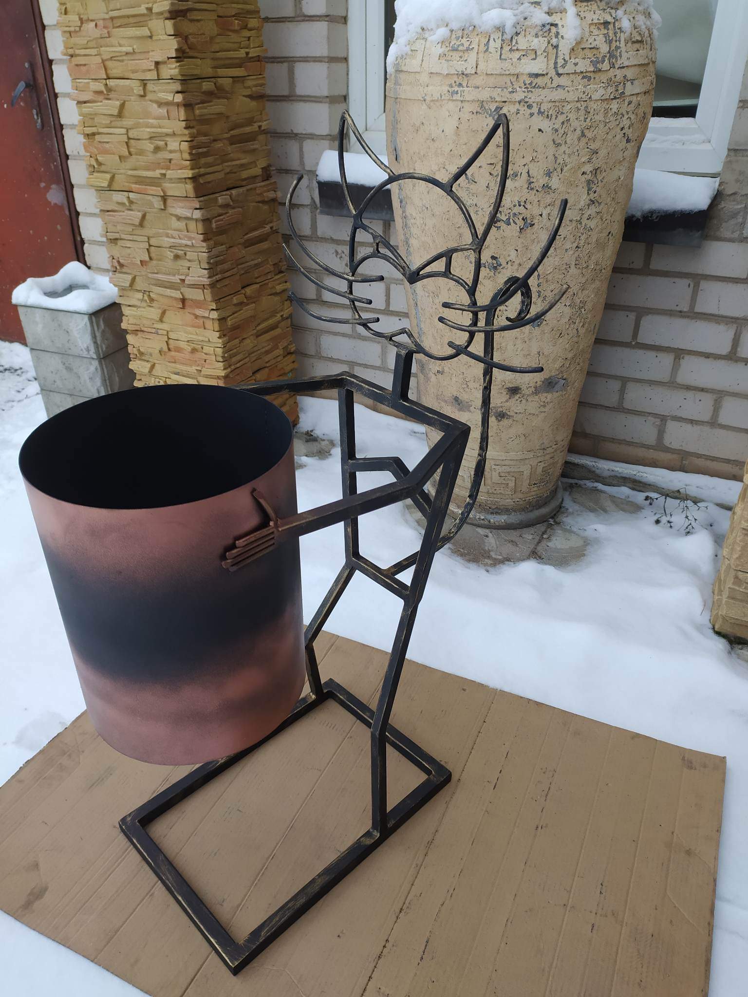 Šiukšliadėžės  "Katinas arba Beždžionė"