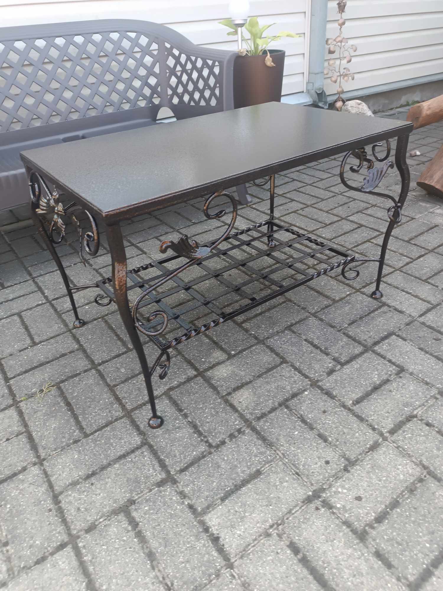 Kalviškas kavos staliukas KS-1