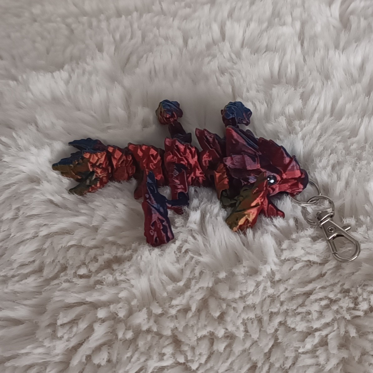 Porte-Clés Bébé Dragon Attaquant des Dunes