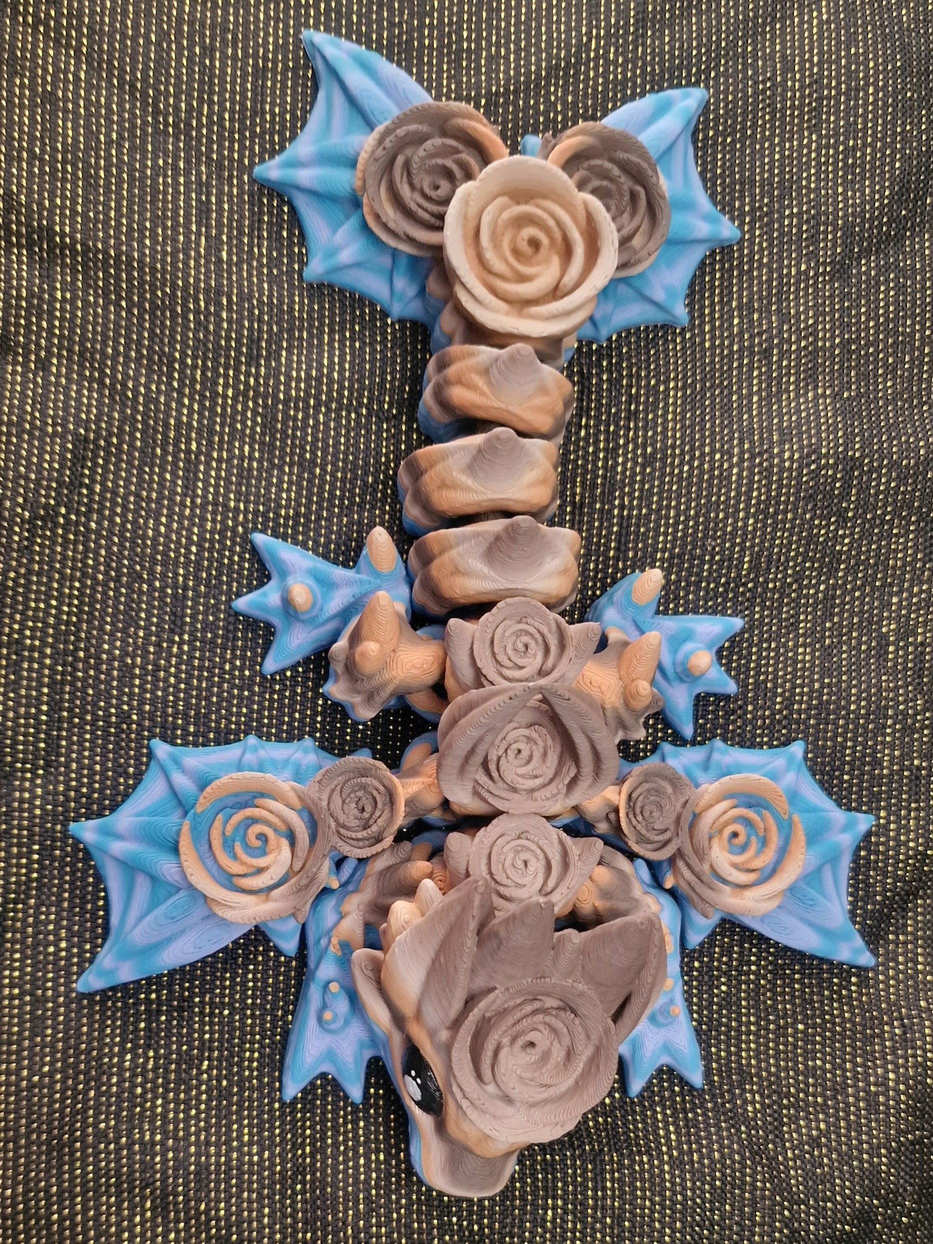 Petit Bébé Dragon de Roses Ailé