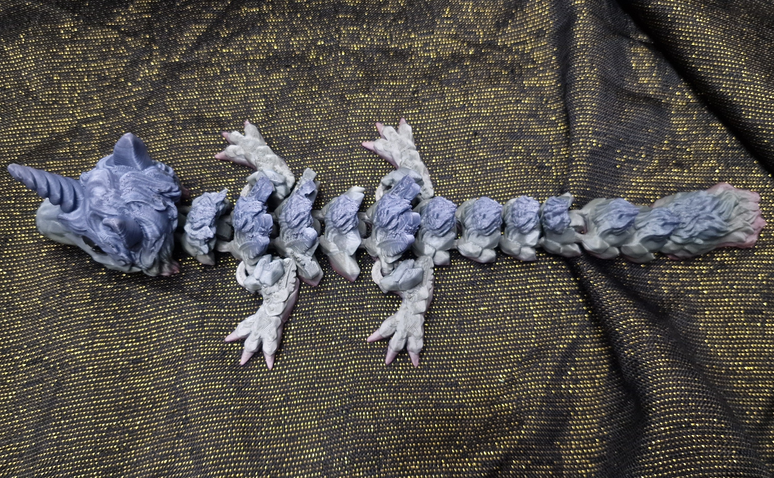 Bébé Dragon-Licorne à plume