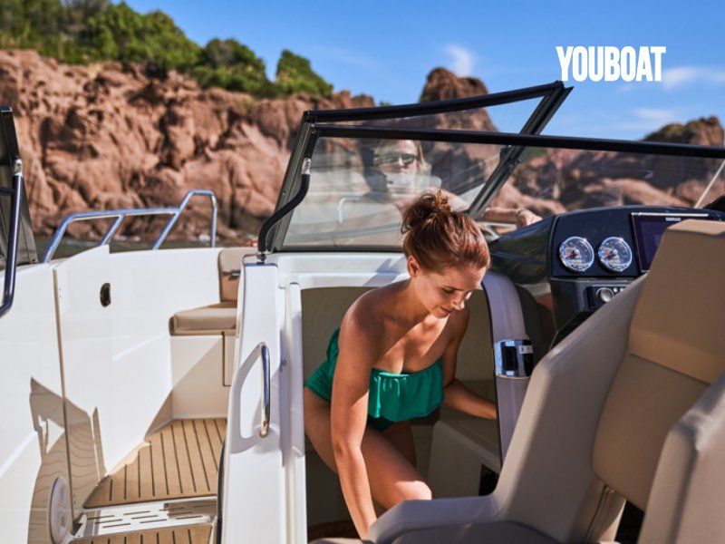 Quicksilver Activ 675 Bowrider