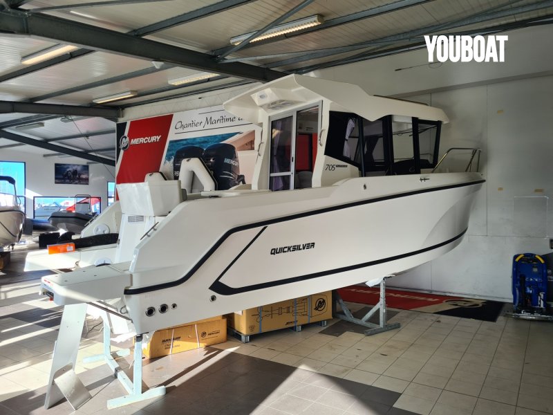 Quicksilver Activ 705 Pilothouse