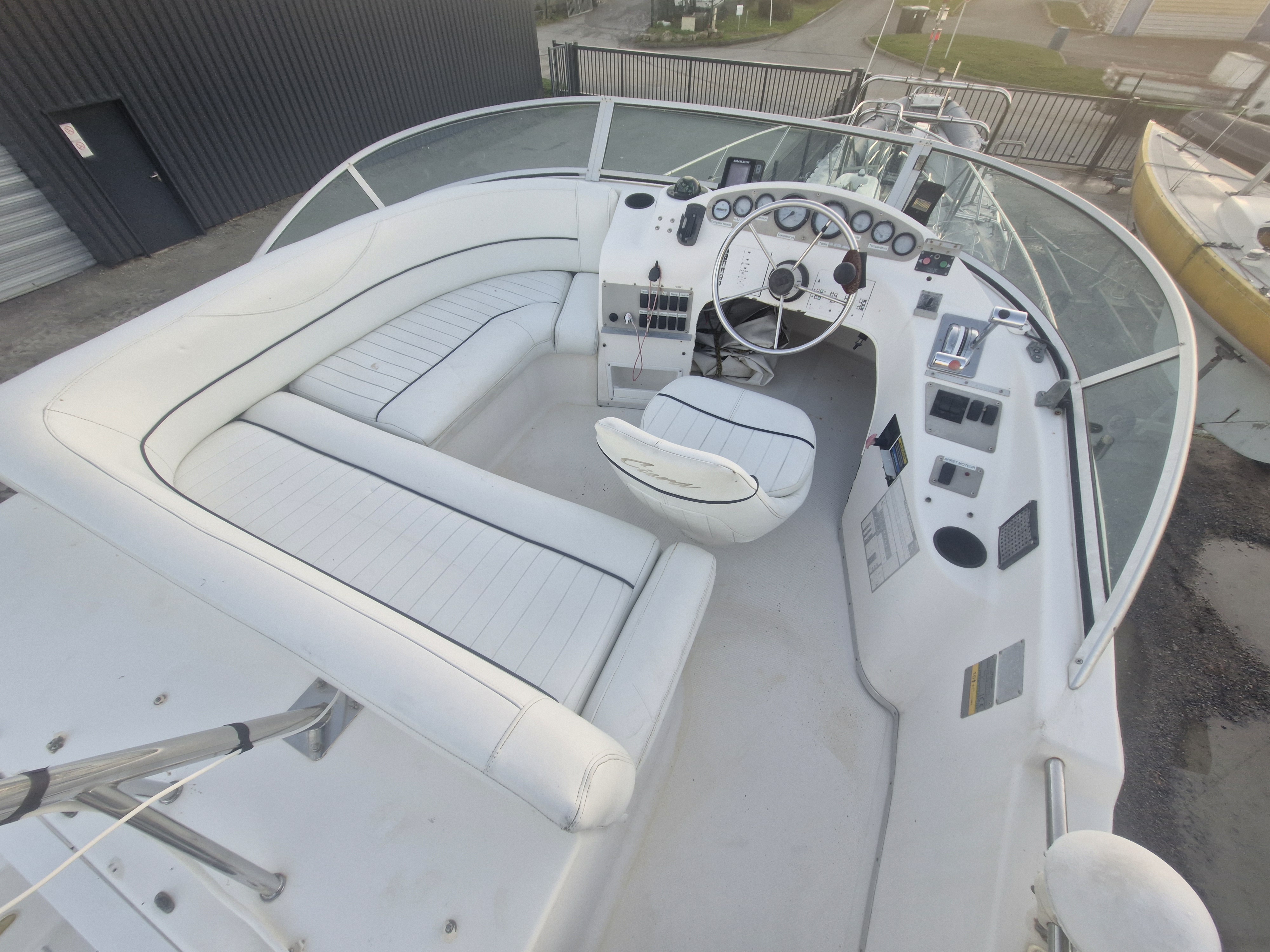Bayliner 2858 Ciera 220cv Mecruiser diesel, embase bravo 3, 1998