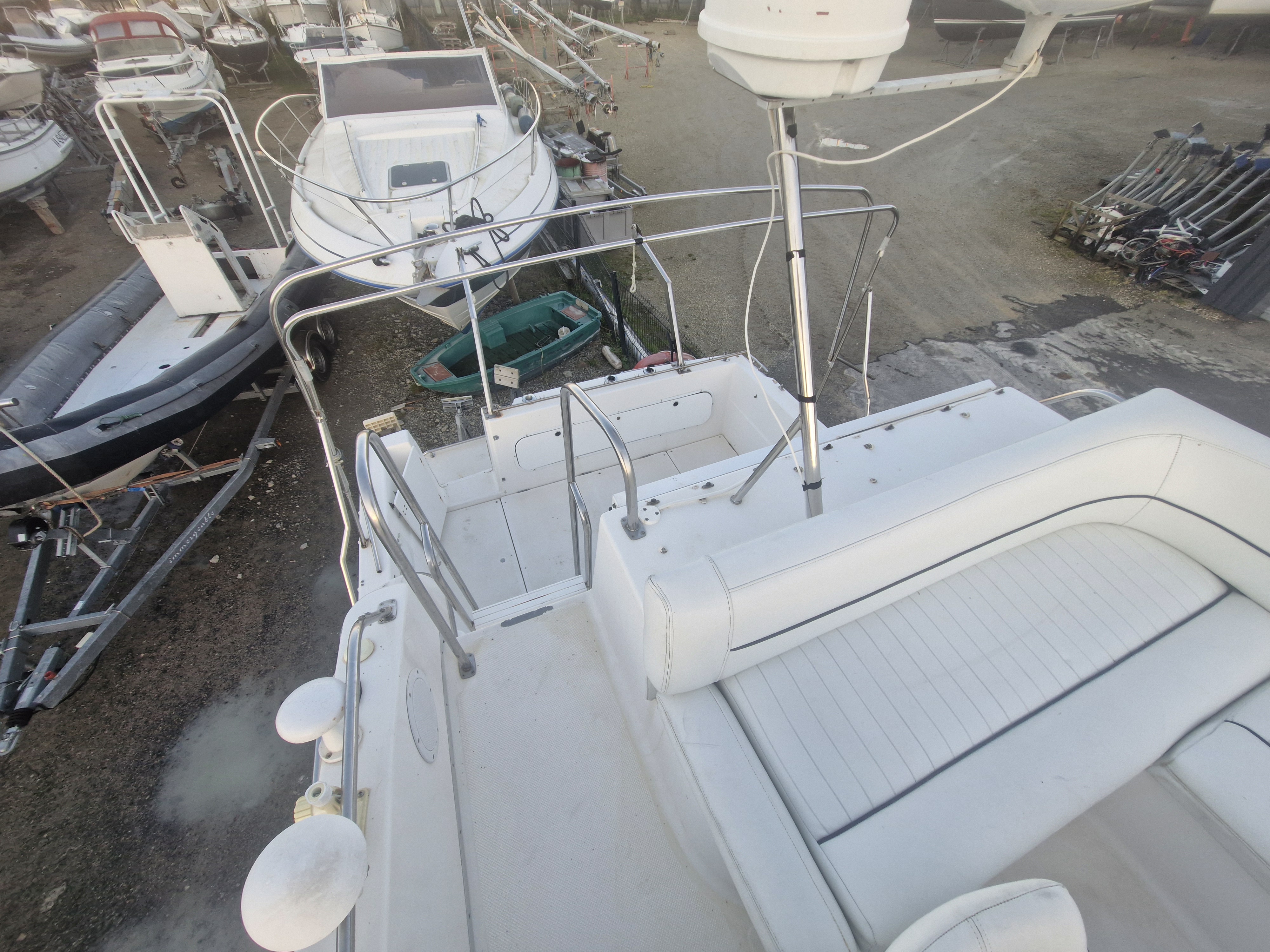 Bayliner 2858 Ciera 220cv Mecruiser diesel, embase bravo 3, 1998