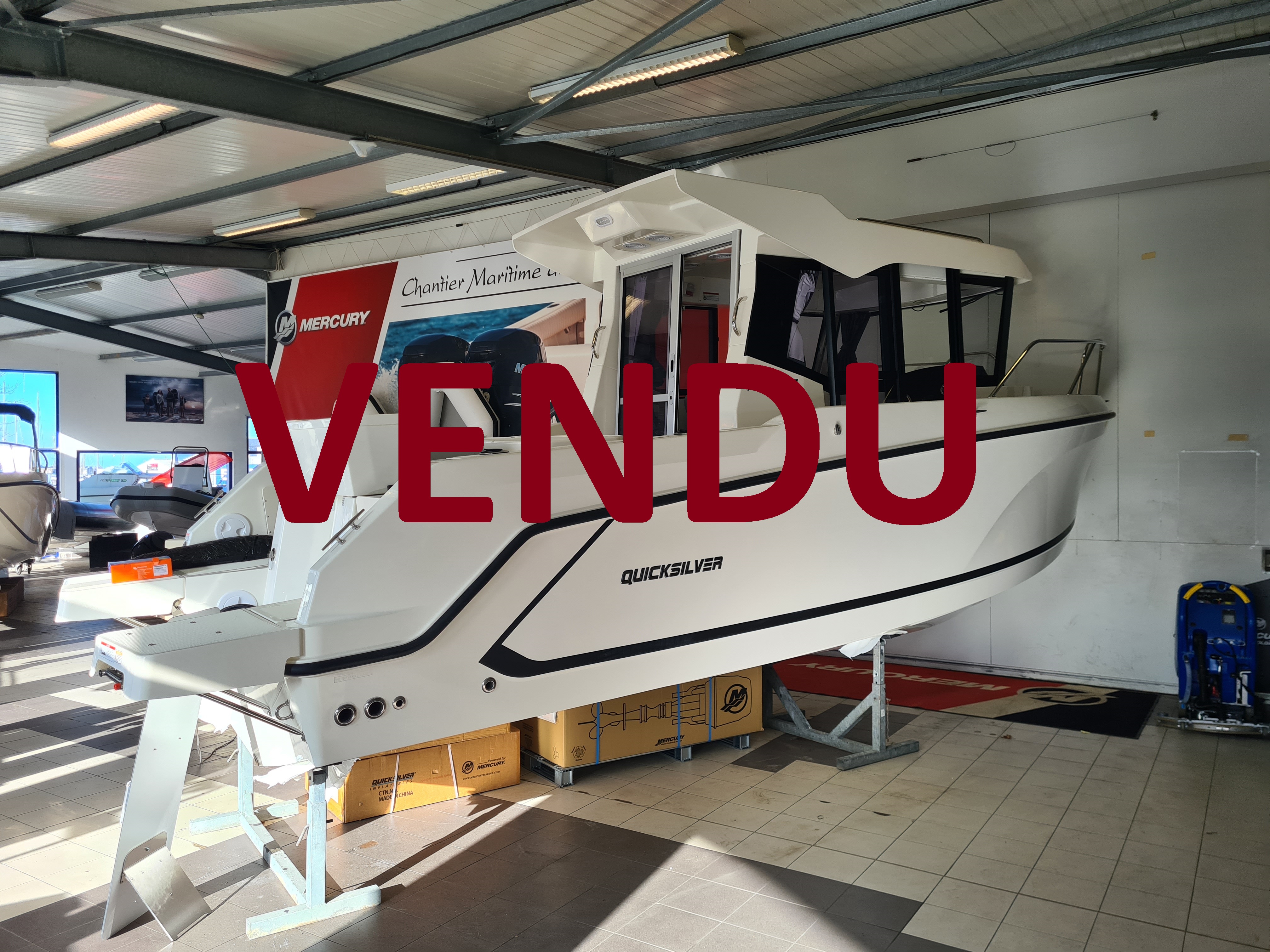 Quicksilver Activ 705 Pilothouse