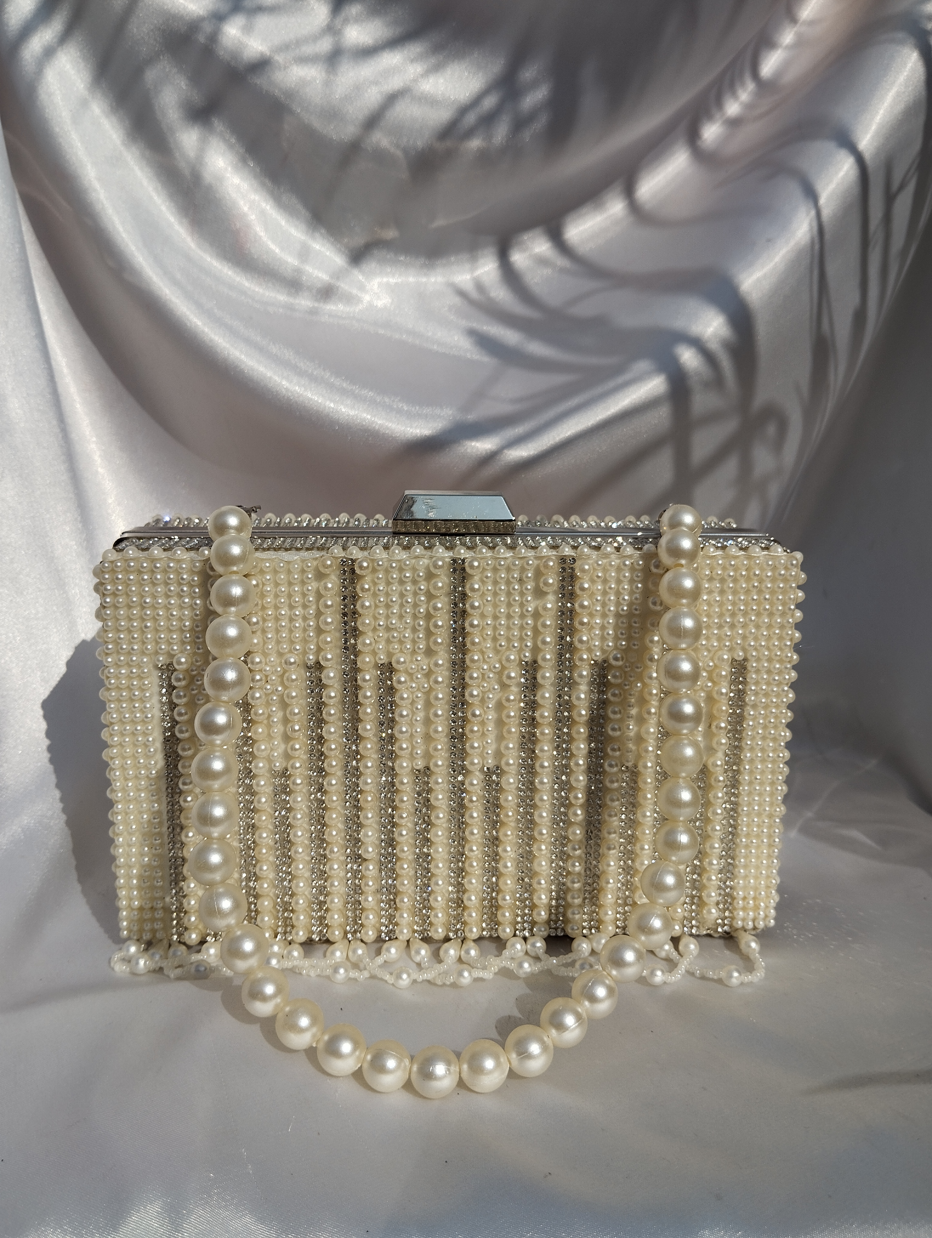 Pearly Clutch 