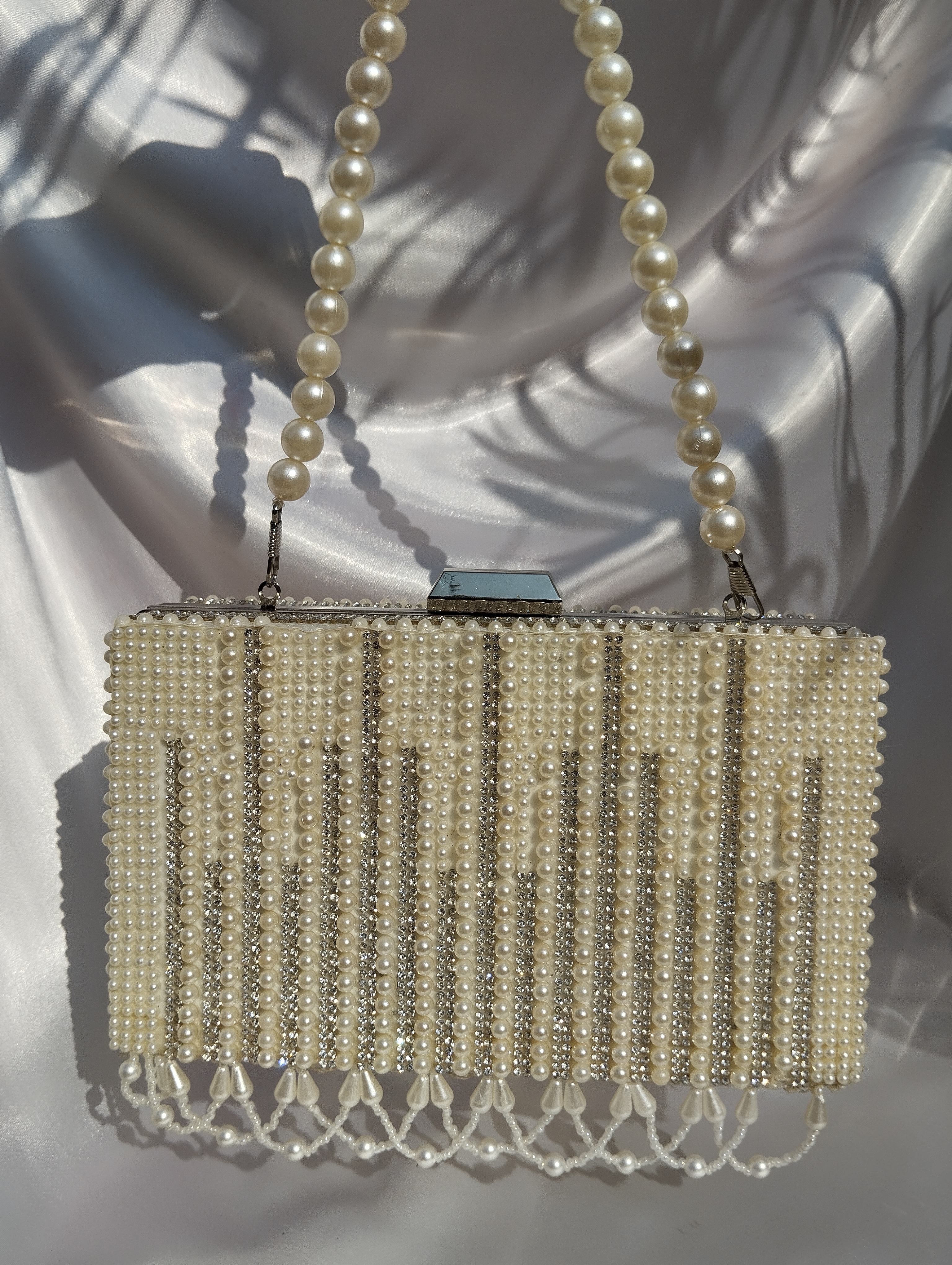 Pearly Clutch 