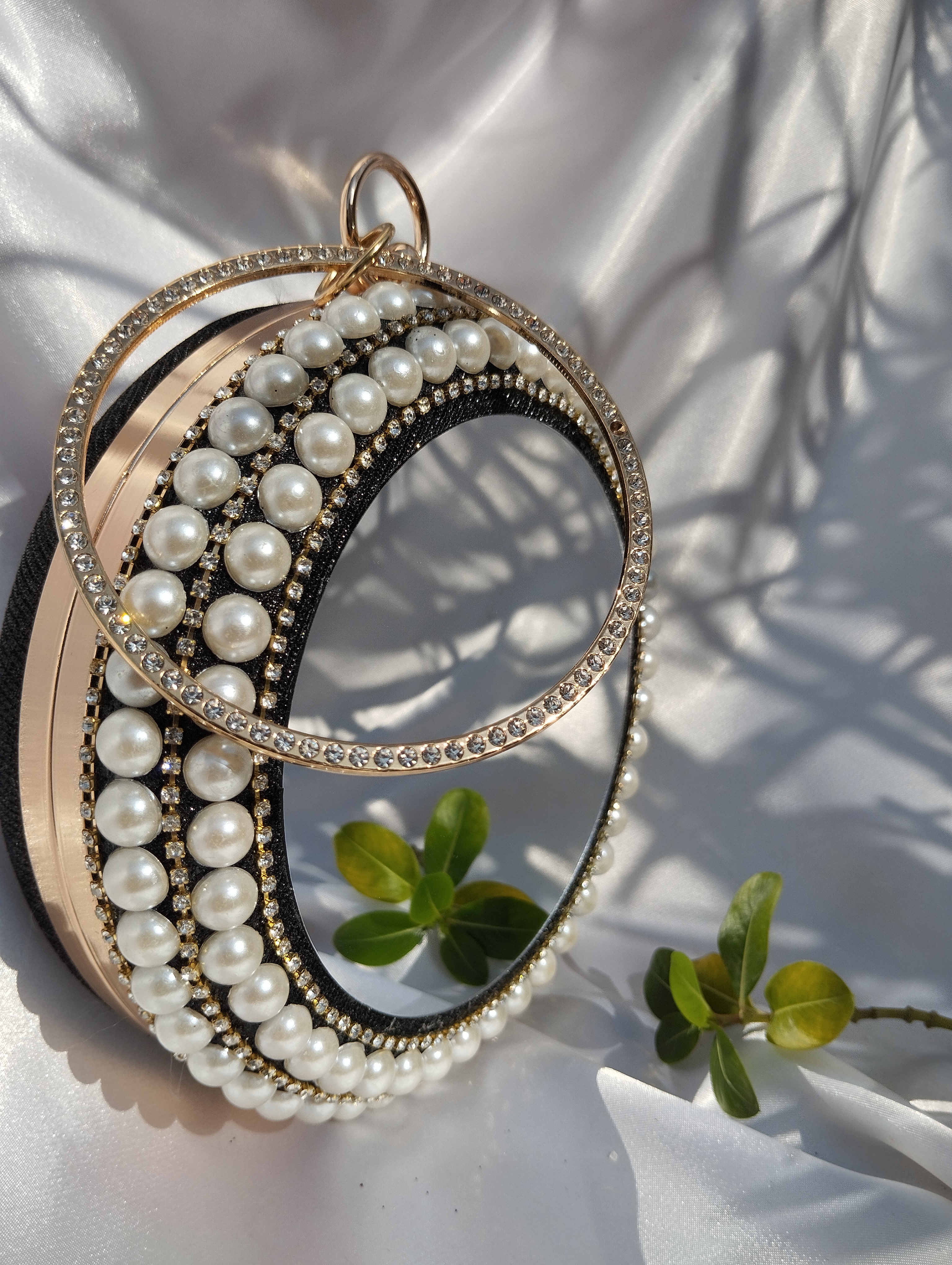 Round Party Clutch Black Gold