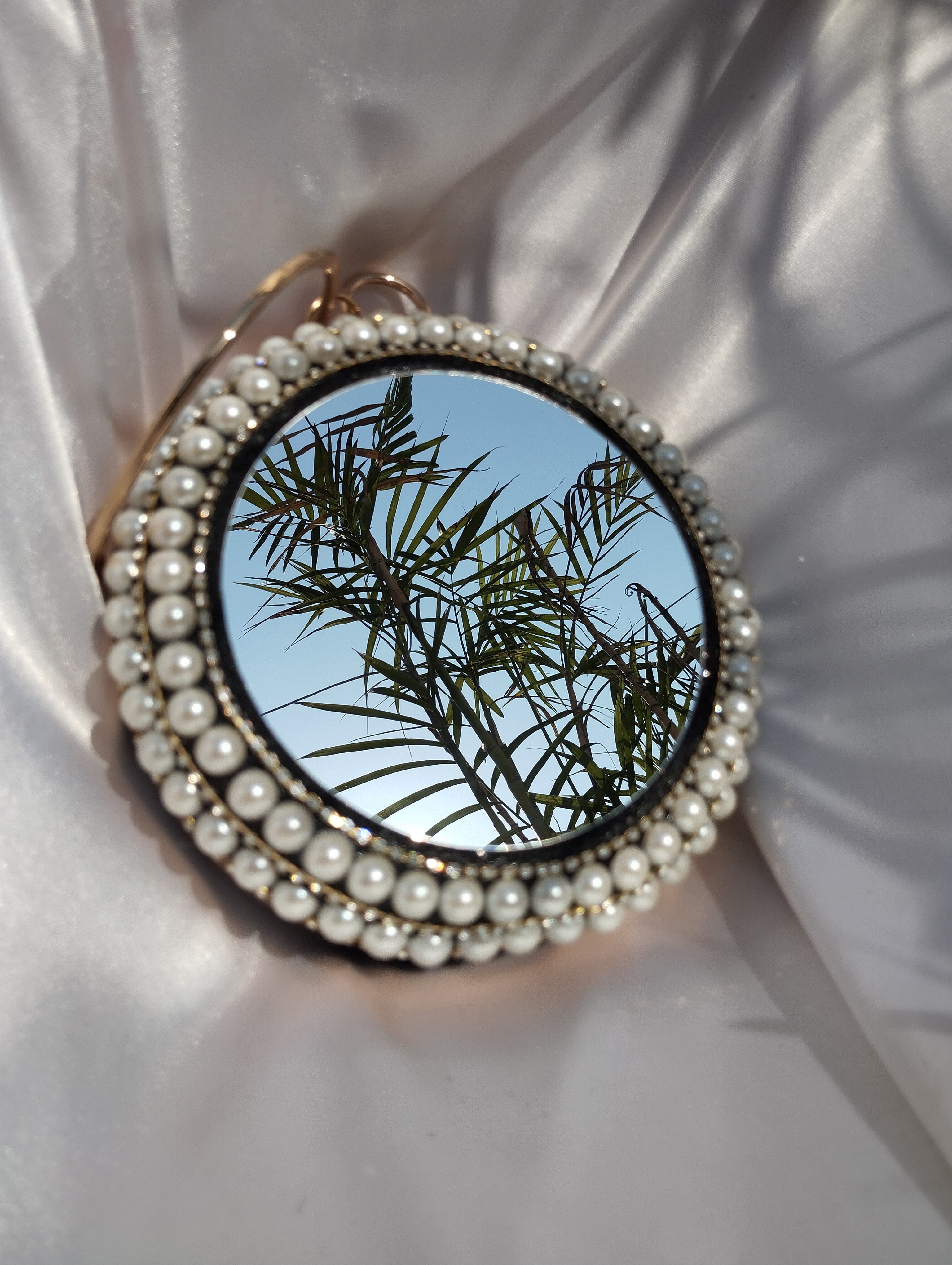 Round Party Clutch Black Gold